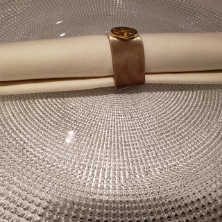 男女で留め具が違います