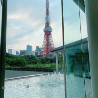 チャペルまでの道のりで見える東京タワー