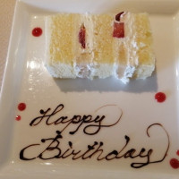 ゲストの誕生日だったので、ケーキにメッセージを入れてもらった