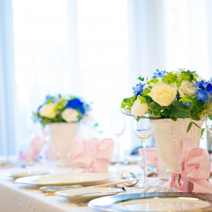 テーブルに配置された装花。|547698さんの鈴華グレイスの写真(899362)