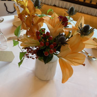 ゲストテーブルの装花。秋っぽくしてもらいました。