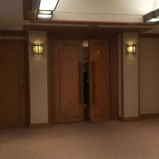 チャペル入口の扉