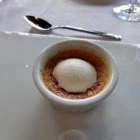 南瓜のクレームブリュレ。燻製チーズの味が濃厚で美味でした。