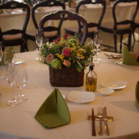 ゲストテーブルも花の置き方など細かく指定できます。