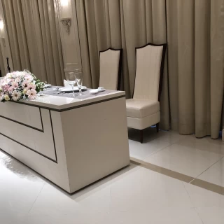 新郎新婦の高砂席