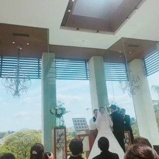 ガラス張りで自然光が素敵です