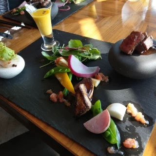 採れたて野菜がふんだんに使われていて色目も鮮やかでした