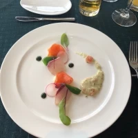 真ん中の金額のコース料理です。