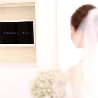 新婦待機側のチャペルムービーの様子