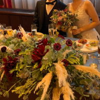 メインテーブル装花も素敵にしてくださいました