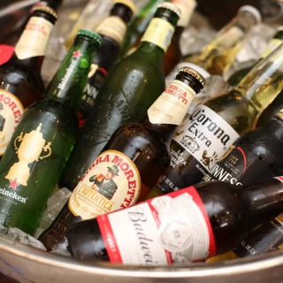 受付では世界のビールの提供がありました