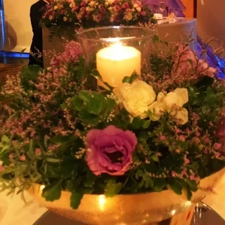 キャンドルセレモニー後のテーブルの装花です。