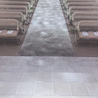海の中をイメージ、泡がうつっているように見えます。