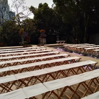 屋外で挙式です！
