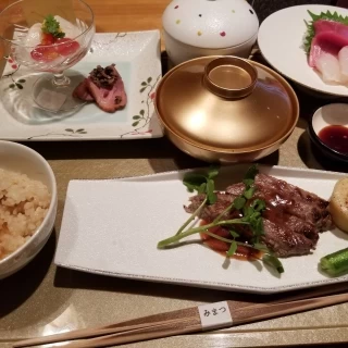 フェアで参加した際の和洋食御膳です。味は普通です。