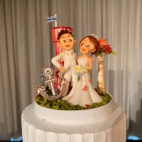 ウェディングケーキ上マジパン