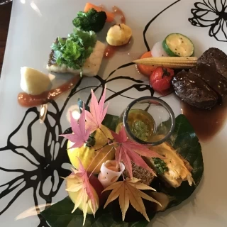 お皿や飾り付けがお洒落で、お料理も美味しかった。