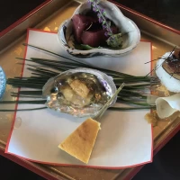 料亭の名物トリュフ寿司が絶品だった。