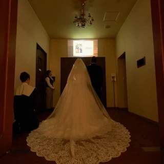 チャペル入り口前でのシークレットVTR