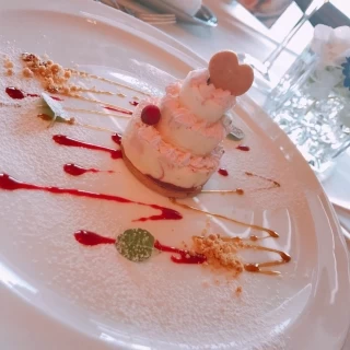 デザートがとても綺麗で美味しかった