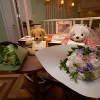 両親への記念品の、花束とウエイトドール