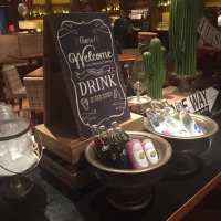ロビーにウェルカムドリンク等おしゃれに置いていただいておりま
