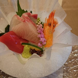 お造り（器は氷でできています）