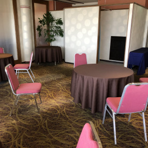 会場使用人数によってテーブルの大きさを変更できます|549345さんの岡山国際ホテルの写真(937874)