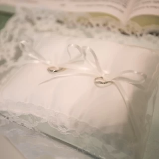 指輪とリングピロー
