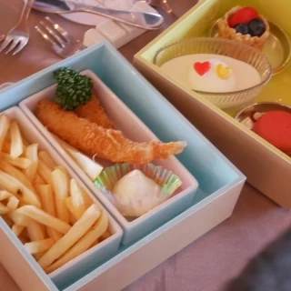 お子さまセットです。一品除きポテトを追加してます。