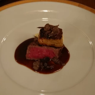 ワインで煮込んだ肉料理