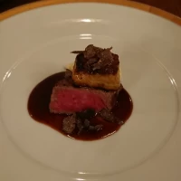 ワインで煮込んだ肉料理