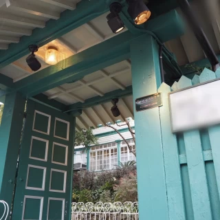 私の心を高ぶらせた、入口の緑色の門