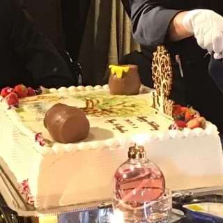 ウエディングケーキ。ブックタイプです。