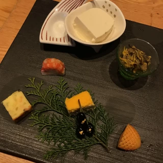 前菜は盛り合わせスタイルで