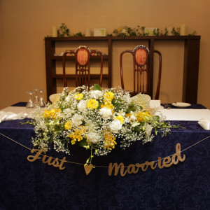 メインテーブルの装花|549757さんのブリーズベイ ホテル リゾート＆スパの写真(915700)