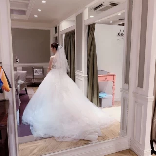 ドレスの試着をさせてもらいました。