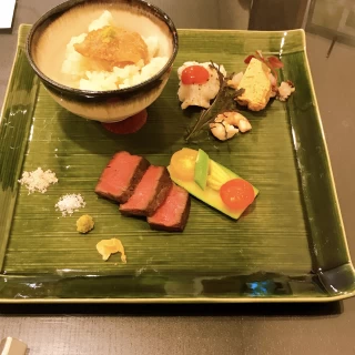 お肉は少しかたく感じました。