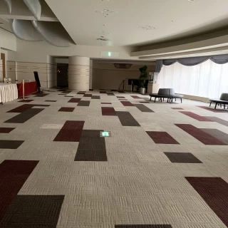 披露宴会場の扉の前のスペースです。広かったです。