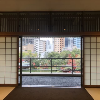 移動時の廊下です。広々しているのがわかります。