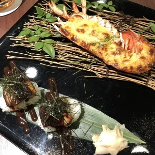 フォアグラにぎりとエビ