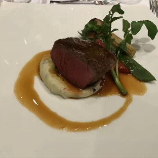 メインのお肉料理。
とても美味しかったです。