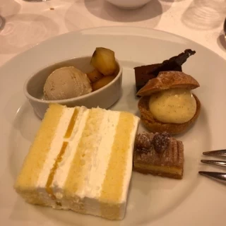 ジャスミンのアイス美味しかったです。