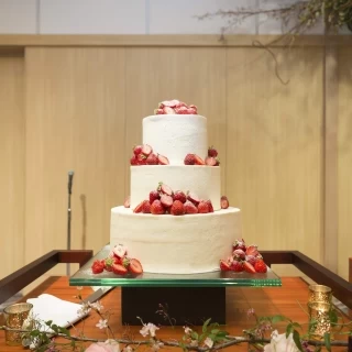 夫婦が好きなチョコレートケーキを春らしくデザインしました。