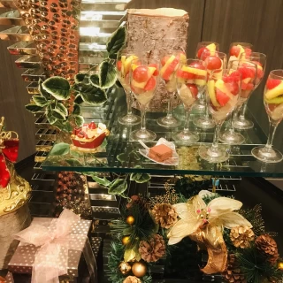 スイーツビュッフェ。華やかです。