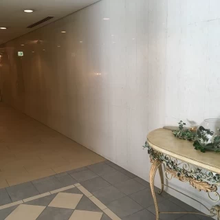 披露宴会場の廊下。