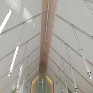 広いほうのチャペルの天井