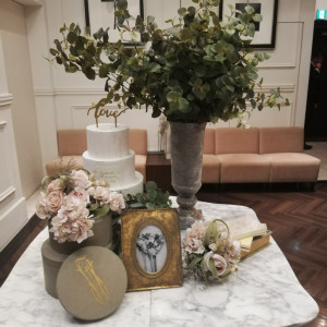 ロビーにある装花|550333さんのヴィクトリアガーデン恵比寿迎賓館の写真(955082)