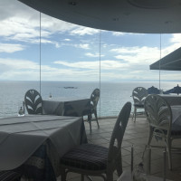試食時のレストランも海が見えとても良い雰囲気です