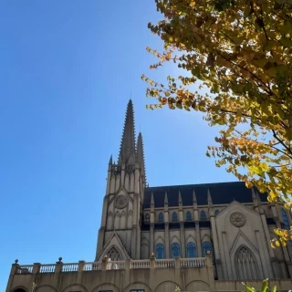 正面玄関とは別の、建物の横の写真です。